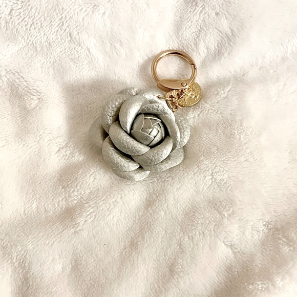 Accessories - Chic Silver flower leather bag charm